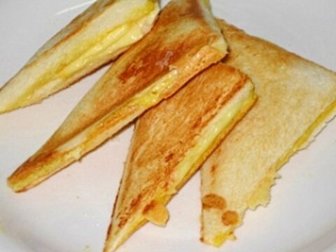 簡単モーニング☆チーズと卵のホットサンド